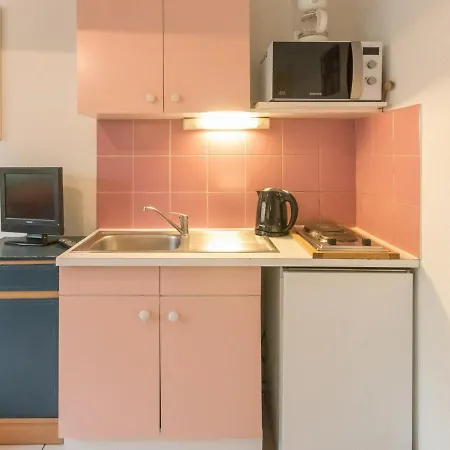 2 Pieces Avec Coin Nuit, Balcon, Parking Et Casier A - Proche Telecabine Et Centre - Fr-1-330c-16 Appartement