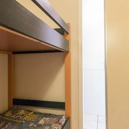 2 Pieces Avec Coin Nuit, Balcon, Parking Et Casier A - Proche Telecabine Et Centre - Fr-1-330c-16 Appartement Briançon
