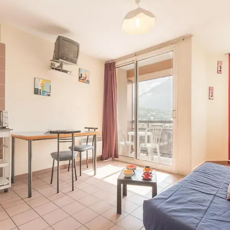 2 Pieces Avec Coin Nuit, Balcon, Parking Et Casier A - Proche Telecabine Et Centre - Fr-1-330c-16 Briançon