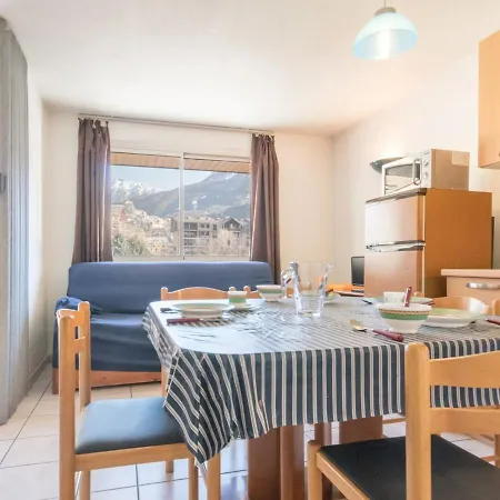 2 Pieces Avec Coin Nuit, Balcon, Parking Et Casier A - Proche Telecabine Et Centre - Fr-1-330c-16 * Briancon (Hautes-Alpes)