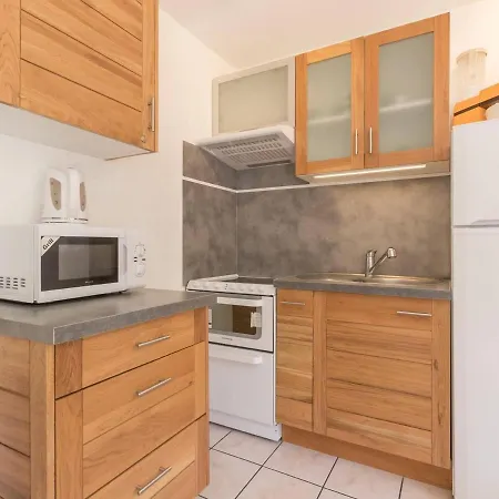 Apartment 2 Pieces Avec Coin Nuit, Balcon, Parking Et Casier A - Proche Telecabine Et Centre - Fr-1-330c-16 Briancon (Hautes-Alpes)